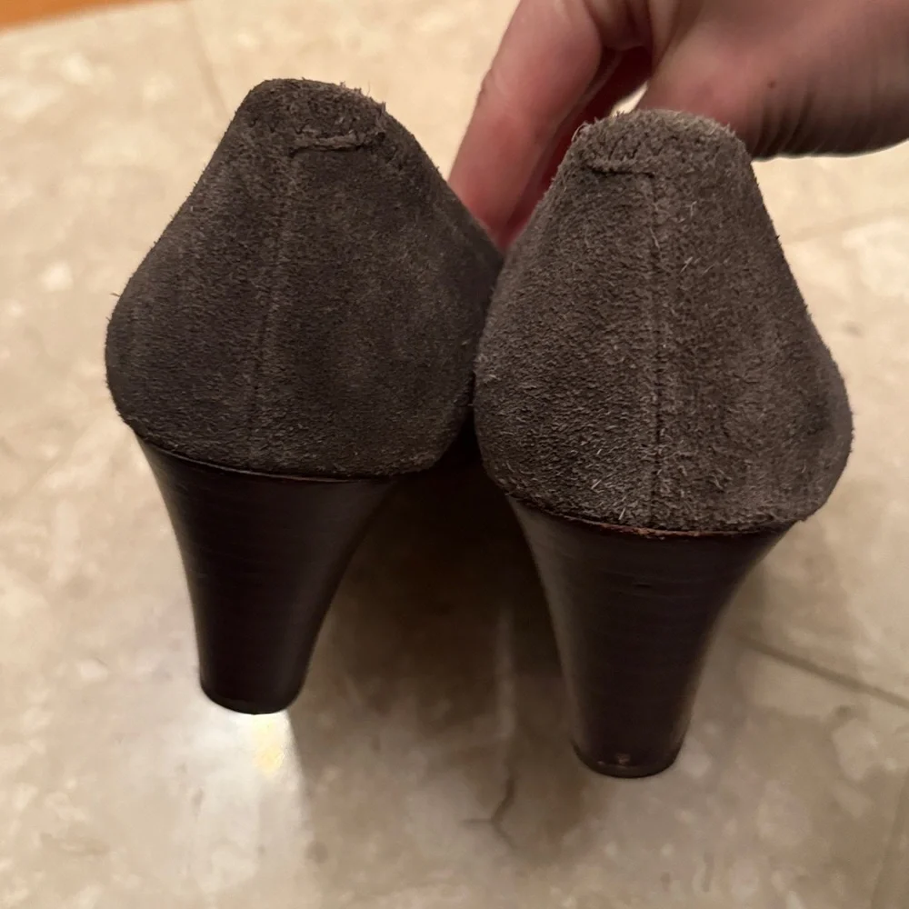 Tory Burch Sally Wedge Pumps in Gray Suede Brown Logo Size 11